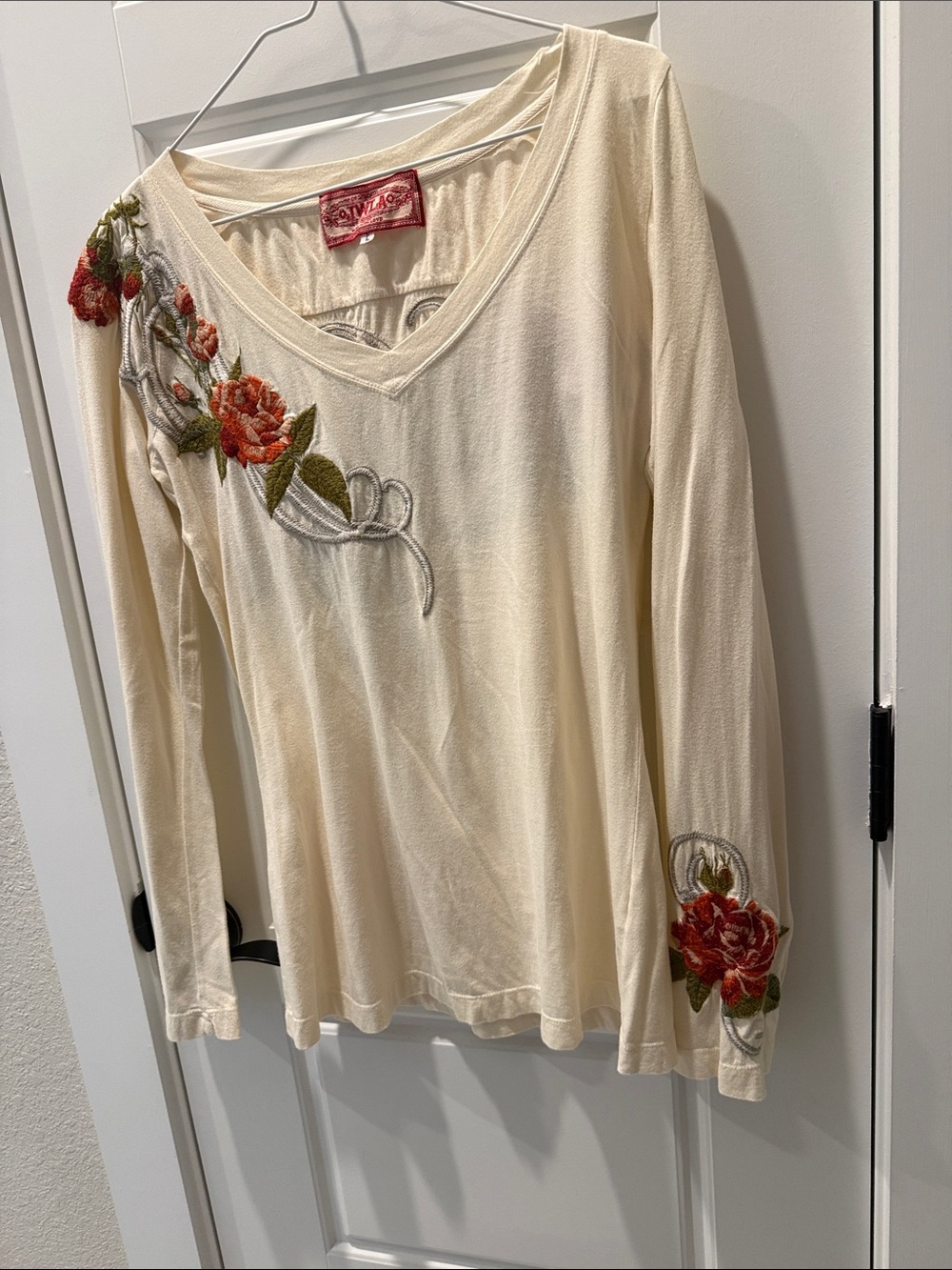 Vintage OWLA Cream V-Neck Long Sleeve Top with Red Floral Embroidery - Picture 4 of 9